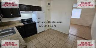 April Move in Special - Country Club & Fort Lowell area - 2 Beds 1 bath with AC Gallery 12