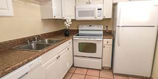 Charming 1 Bedroom / 1 Bathroom Condo – First Floor Unit with Florida Room in a Gated Community. Gallery 7