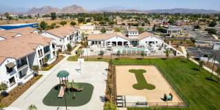 The Charlie Perris Gallery 7