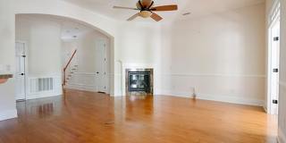 Gorgeous 3 Bedroom 2.5 Bathroom Townhome- Located in Stone Creek Village, Cary! Available August 14th! Gallery 4