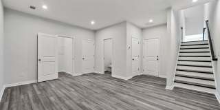 BRAND NEW Townhome located in Westside Bend! MUST SEE! Gallery 13