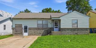 3 Bed | 1.5 Bath | Close to Downtown & Airport Gallery 1