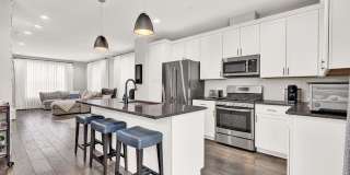 809 Lee Street Gallery 5