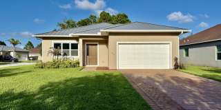 660 NE Moss Rose Place Gallery 1