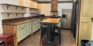 1/2 off 1 month-Charming Industrial 4 Bedroom/4 Bathroom Apartment in Pigtown, MD! Gallery 6