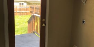 Cute 2 bedroom with garage Gallery 6