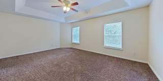 Room for Everyone in This Stunning 6-Bedroom Home! Gallery 10