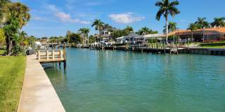 Short term starting Jan. 1, 2027 only BIRD KEY Large 4/3 canal home with heated pool Gallery 28