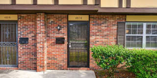 Spacious & Exciting Townhome style Condo Gallery 27