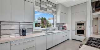 305 Oak St Gallery 51