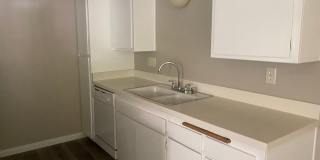 Spacious 1 Bedroom 1 Bath Upstairs Apartment Gallery 7