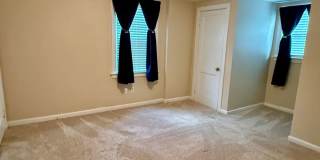Available Now! 2-bed home in Ft. Thomas with lots to offer! Gallery 8