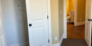 (919) Triplex Townhome - 2 Bed / 2.5 Bath w/Bonus Room Gallery 13