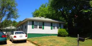 Great location! 4br house w/ parking, large rooms within walking distance to UNC Campus! Great location! 4br house w/ parking, large rooms within walking distance to UNC Campus! Gallery 1