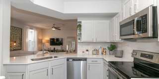 Deerfield Village Apartments Deerfield Village Apartments Gallery 3