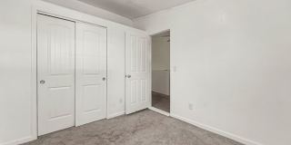 Highlands 3BR Rental – In-Unit Laundry, Storage & Outdoor Space Gallery 15