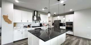 Spencer Crossing 5 Bedroom Modern Pool Home Gallery 4