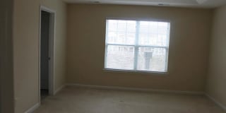 Room in 3 Bedroom Home in Cary Gallery 7