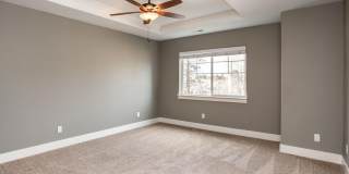 Townhome 4 blocks from the Old Mill Gallery 9