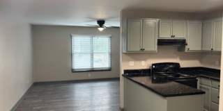 Camden Pointe Apartments Gallery 1
