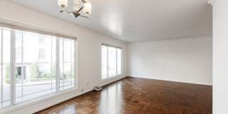 Stunning, Pet Friendly Edwardian 2BR Remodel in Prime location Gallery 8