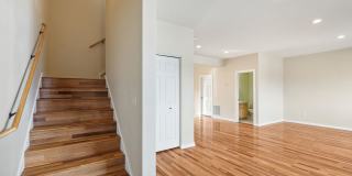 Spacious Sun-filled 3 bed 2.5 Bath Townhouse Gallery 18