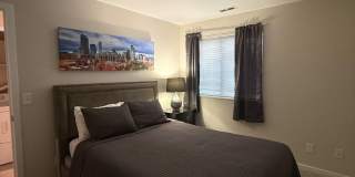Short-mid term housing, furnished condo 2 bed/2 bath walking distance to Pearl St., CU and close to Hiking and Biking Gallery 29