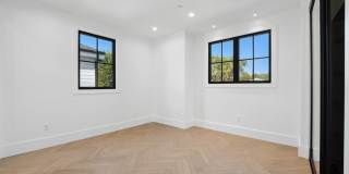 4539 Longridge Avenue Gallery 22