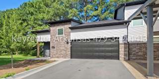 Beautiful 2 Bed, 3 Bath Home Just Off Weddington! Gallery 3