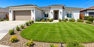 Your dream home awaits! Experience the cozy charm of this beautiful Bakersfield residence! Your dream home awaits! Experience the cozy charm of this beautiful Bakersfield residence! Gallery 1