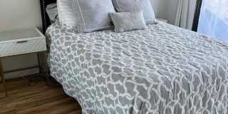 Golden Hill Living: Flexible 2BR Furnished or Unfurnished Options Gallery 9