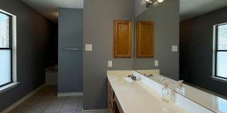 Beautiful 3/2 Available for Immediate Move In! Gallery 15