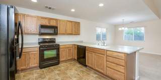 Clean and neat 4 bedroom, 2 bathroom single story in the Fancher Creek area 93727 Gallery 11