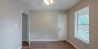 CUTE 2/1.5 w/ New Paint, Washer and Dryer, Close to TCC & FSU! Available NOW for $1050/month! Gallery 25