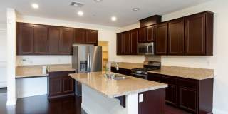 Beautifully Maintained 3 Bed, 2.5 Bath Home in Prime RiverPark Location Gallery 5