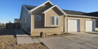 Move-in Discount!! 3 Bedroom 2 Bath Twin Home in Cedar Willows Gallery 1