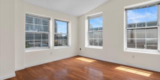 196 Crown Street Gallery 30