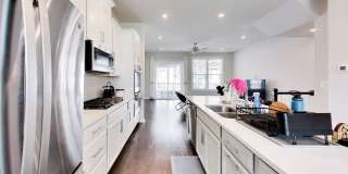 Fresh and Ready 4Bed/4.5Bath Beautiful 4 level TH + 2 Car Garage Gallery 16