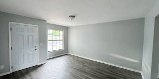 Spacious 2BR/1BA Unit Available ! Gallery 3