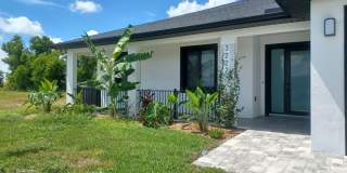 Available Now: Spacious 3 Bedroom / 2 Bathroom With a Large Fenced Yard Gallery 1