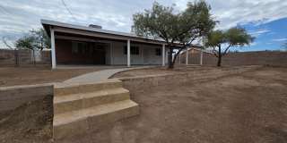 Beautiful 3 bed/ 1 bath home on large lot with walled and fenced front and back yard! Gallery 27