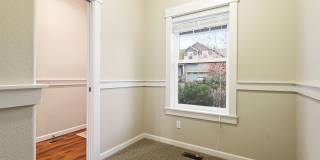 Excellent Condition Three Bedroom + Office, Fenced Backyard, Central AC Gallery 5