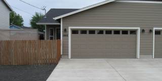 Must See 3 Bedroom with Fenced Yard! Gallery 1
