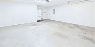 Beautiful 3 bd/ 2.5 house with Renovated Kitchen Gallery 34