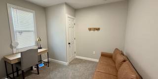 Fully Furnished And Updated 4 bedroom 2 bath house for Lease Gallery 9