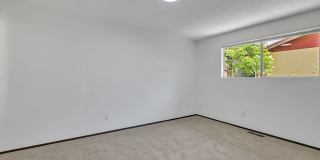 Fully Renovated 3BD Upper Duplex with Garage & Garden in West Seattle Gallery 15