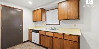 2 Bed / 1 Bath Home with Fenced Backyard in South Medford Gallery 8