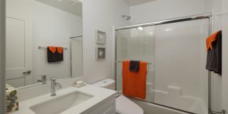 Spacious 2 Bed Townhouses! * BEST KOREATOWN LOCATION * washer & dryer * bidet Gallery 13
