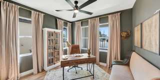 137 N Un St Gallery 16