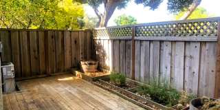 UPGRADED TOWNHOUSE: Modern Comforts & Stylish Living - 2 Car Garage Gallery 4